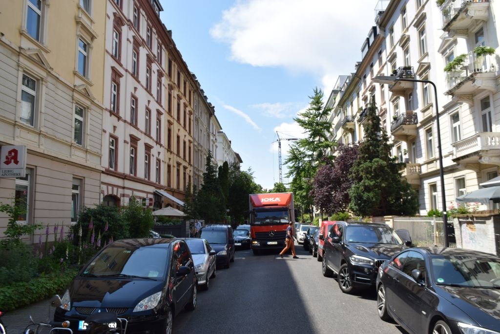 City-Residence: Große 3-Zimmer-Wohnung mit Balkon und 2 Schlafzimmern in bester Westend-Lage - Photo 2