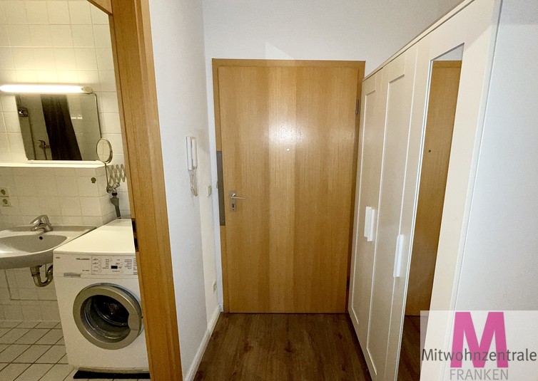 Helle und schön möblierte 1-Zimmer-Wohnung mit einem kleinen Balkon - Foto 4