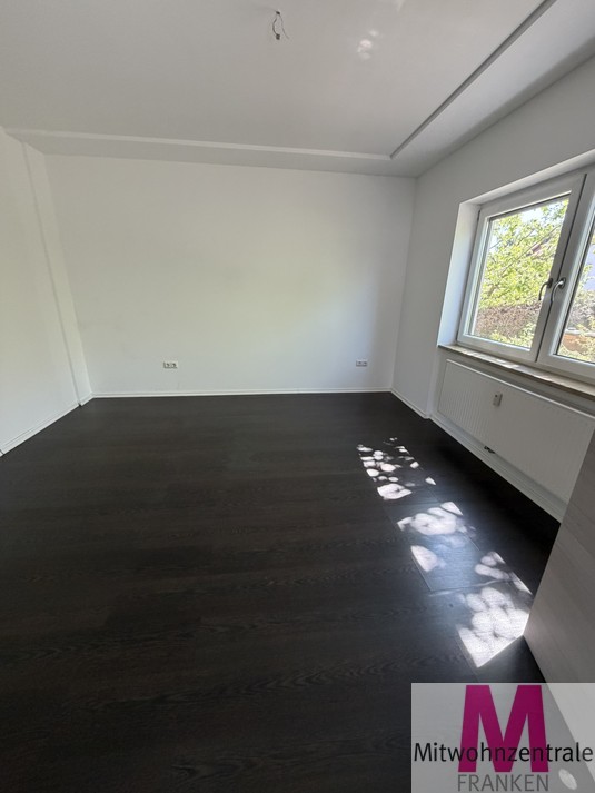 Helle neu renovierte 4- Zimmer Wohnung inkl neuer EBK mit Terrasse - Foto 2