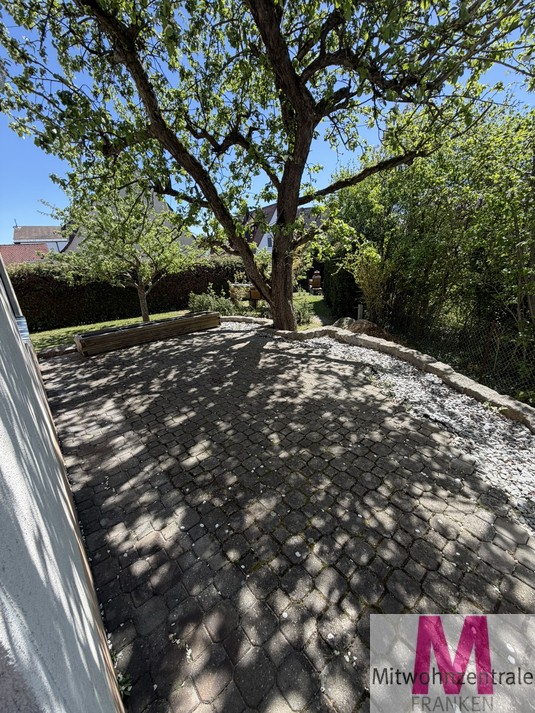 Helle neu renovierte 4- Zimmer Wohnung inkl neuer EBK mit Terrasse - Foto 4