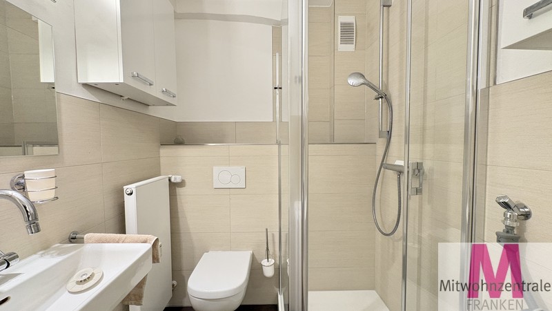Stilvolle 2-Zimmer-Wohnung mit Balkon, moderner Einbauküche und neuem Bad in Nürnberg - Foto 2
