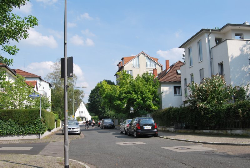 City-Residence: Schön möblierte Wohnung mit Terrasse nahe Niddawiesen - Photo 2