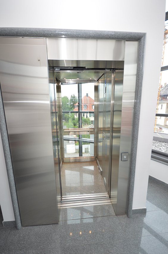 City-Residence: Hochwertige, moderne 5-Zimmer-Wohnung 3 Schlafzimmern und 2 Bädern - Photo 2