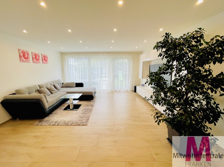 Exklusives, hochwertig möbliertes Reihenmittelhaus in bester Lage Nürnbergs mit großem Garten, Balkon und Terrasse - Photo 2