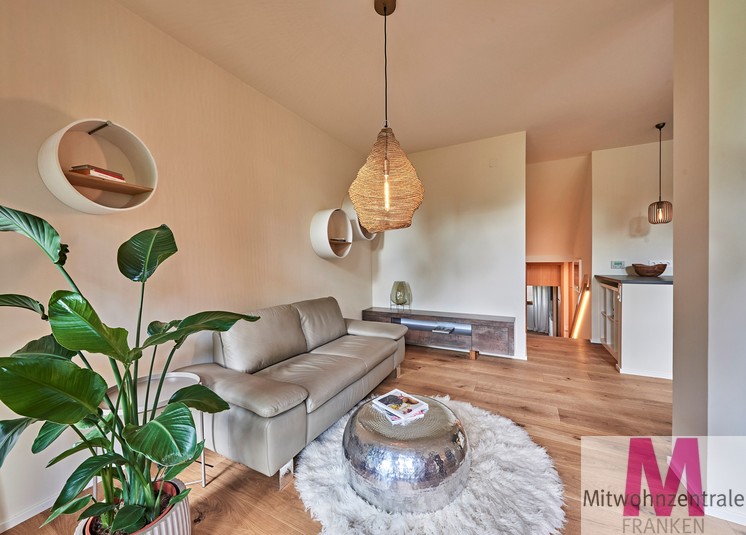 Exklusive 2-Zimmer-Wohnung auf 2 Ebenen mit Balkon in einem Zweifamilien-Stadthaus im Herzen von Fürth - Foto 2