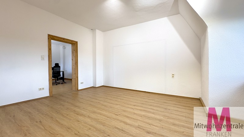 Lichtdurchflutetes WG-Zimmer in zentraler Lage - Foto 4