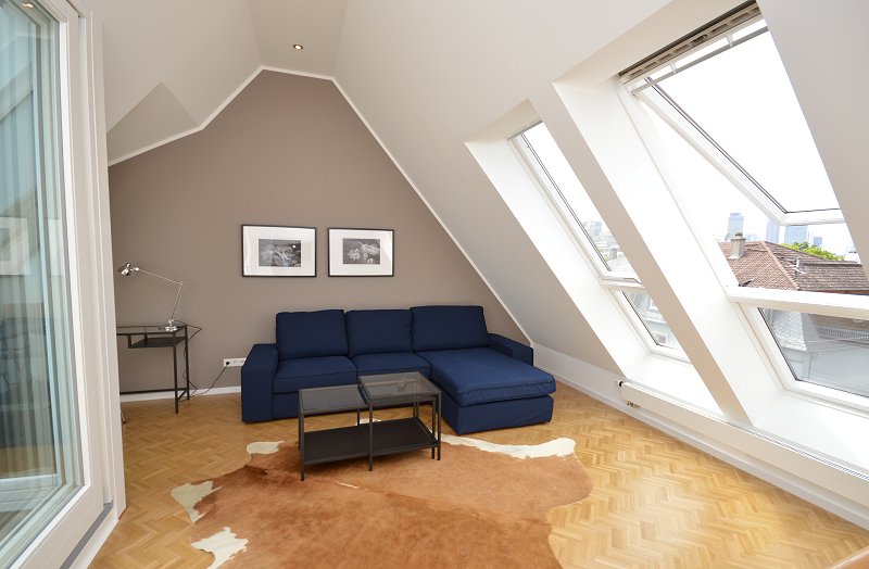 City-Residence: Tolle DG-Maisonette mit Süd-Balkon und Skylineblick - Foto 1