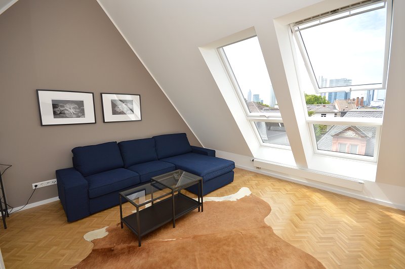 City-Residence: Tolle DG-Maisonette mit Süd-Balkon und Skylineblick - Foto 2