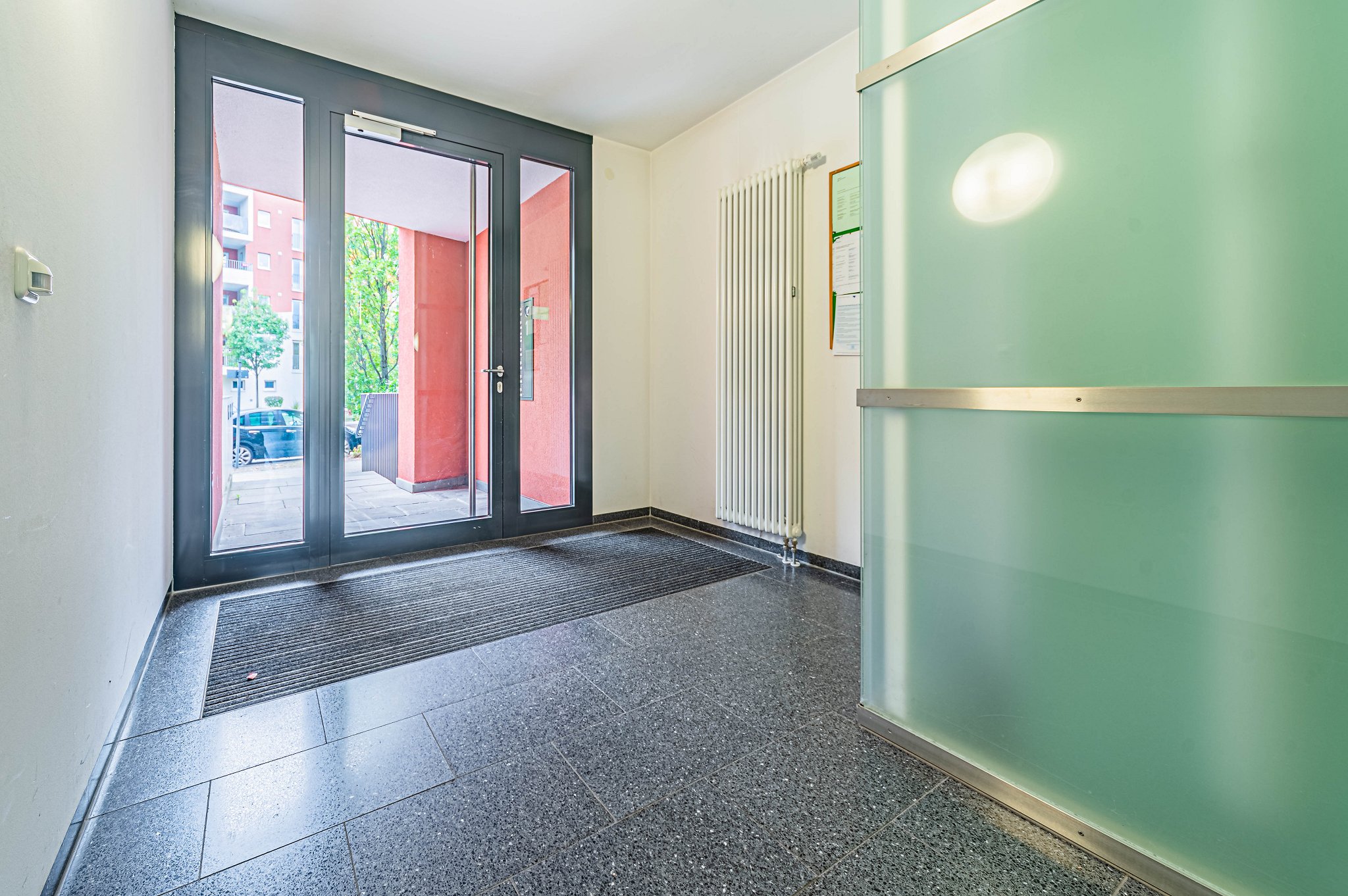 City-Residence: Gepflegt möblierte 2-Zi.-Wohnung - Photo 2