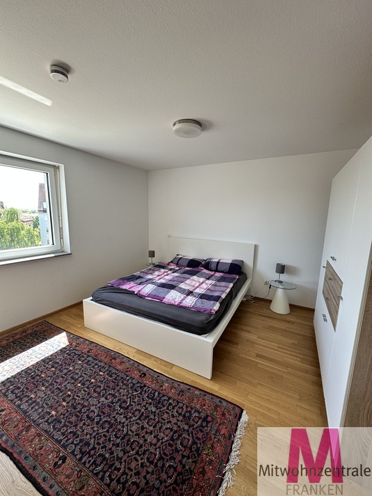 Neue modern möblierte Wohnung mit Balkon, Stellplatz und Stadtblick - Photo 4