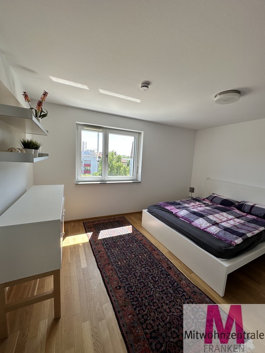 Neue modern möblierte Wohnung mit Balkon, Stellplatz und Stadtblick - Photo 5